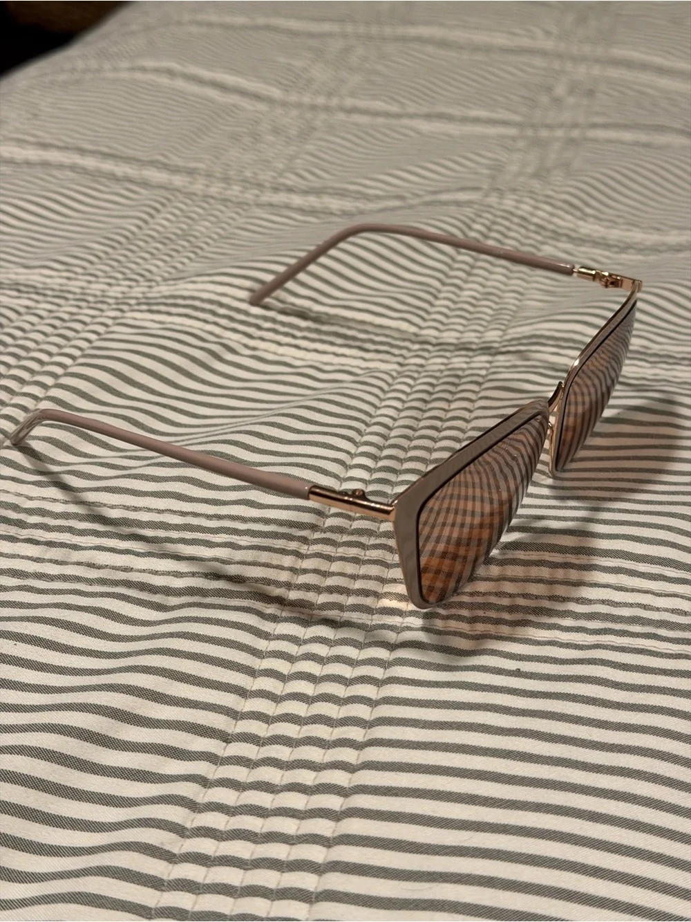Chic Taupe Cat-Eye Sunglasses with Brown Gradient Lenses & Gold Tone Accents